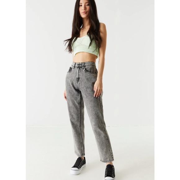 Mid-Rise Boyfriend Jean - Picture 3 of 6